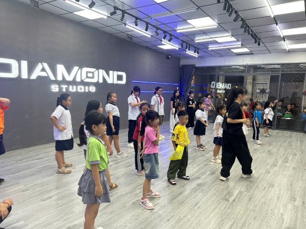 Tiktok Dance: học trend sao cho đẹp, an toàn và không bị hời hợt